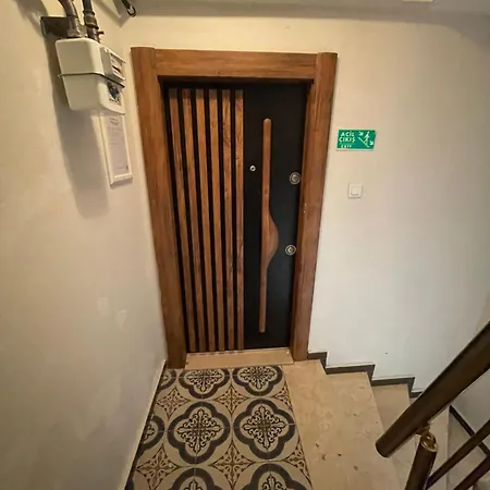 Mutlu Flat